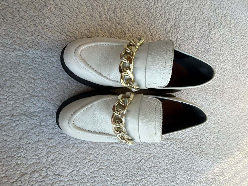 Anthropologie Ivory Lug Platform Penny Loafers with Gold Chain Size 5 US